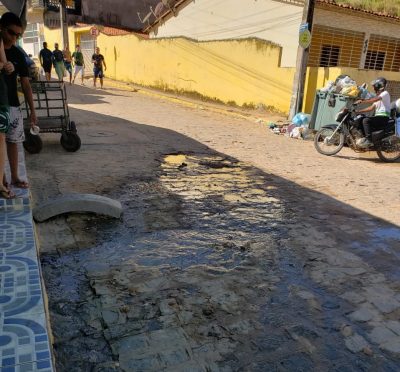 Incômodo há mais de um ano: Moradores de Viamão reclamam de esgoto a céu  aberto